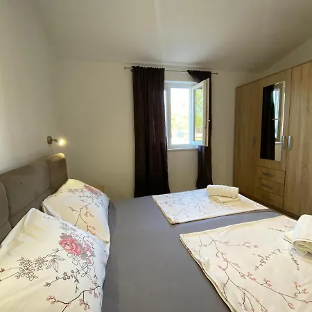 Ada Apartment *