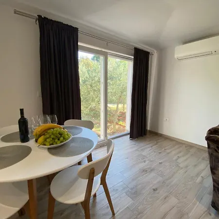 Ada Apartment *