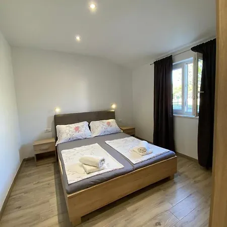 Ada Apartment *