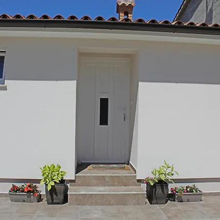 Apartment Ada *