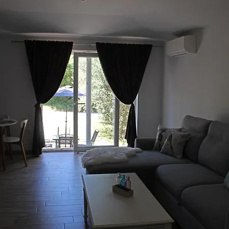 Apartment Ada *